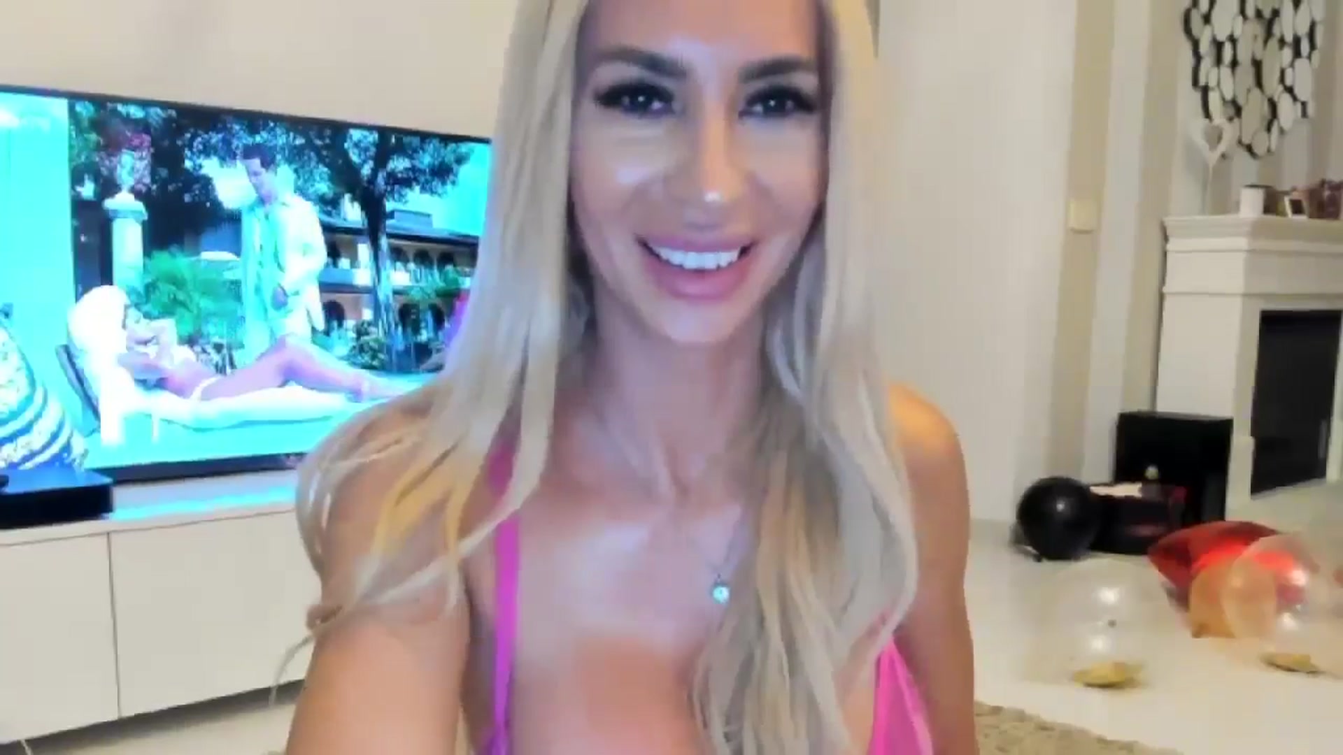 Gallery image thumbnail from Missy_alena's myfreecams stream on, 08/16/2024, 20:01 image 18 of 20