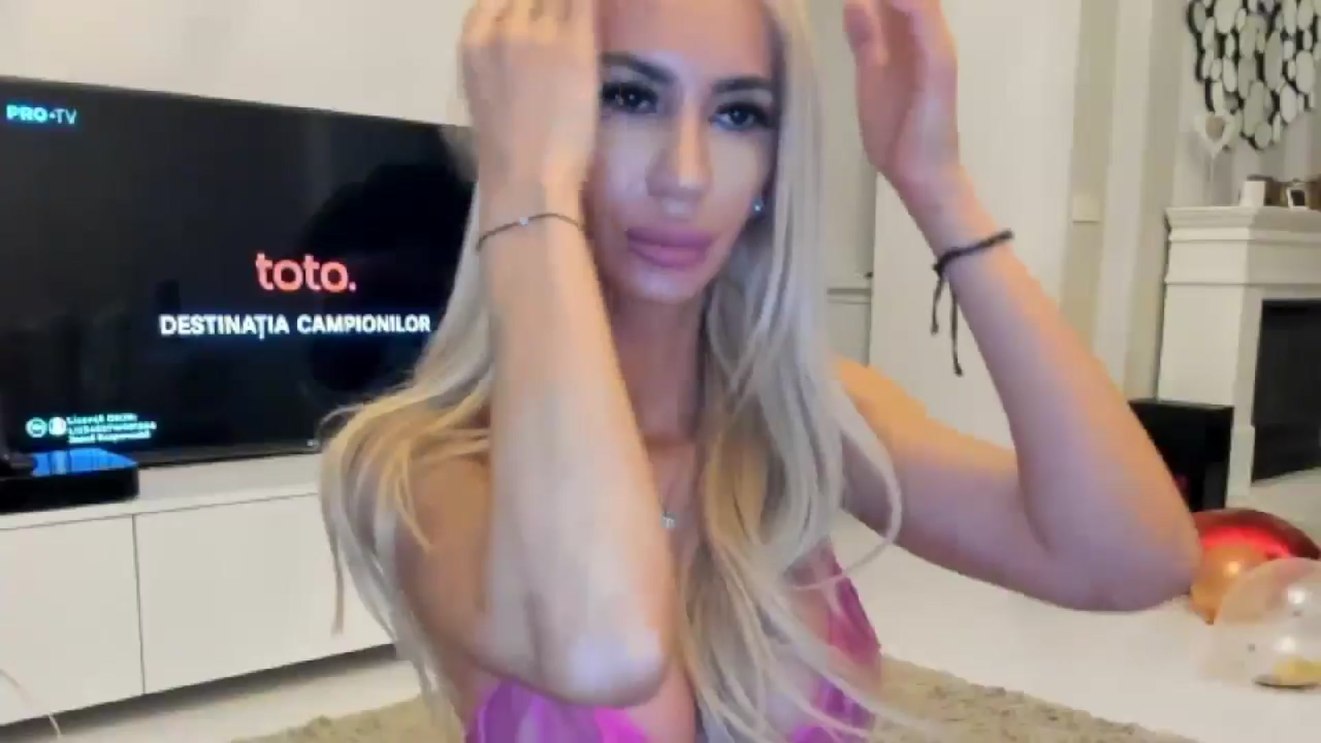 Gallery image thumbnail from Missy_alena's myfreecams stream on, 08/16/2024, 23:02 image 7 of 20