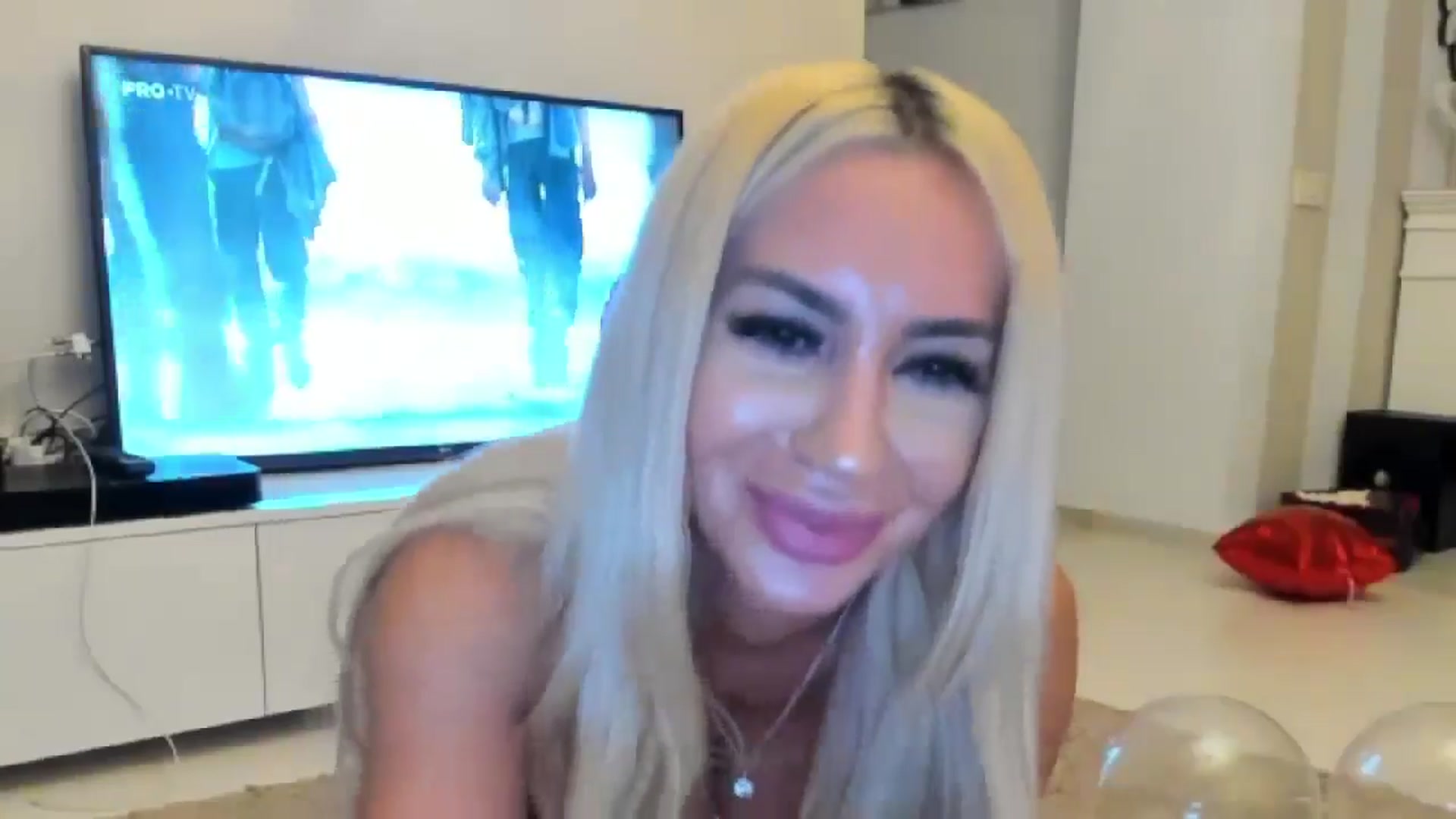 Gallery image thumbnail from Missy_alena's myfreecams stream on, 08/16/2024, 23:02 image 12 of 20