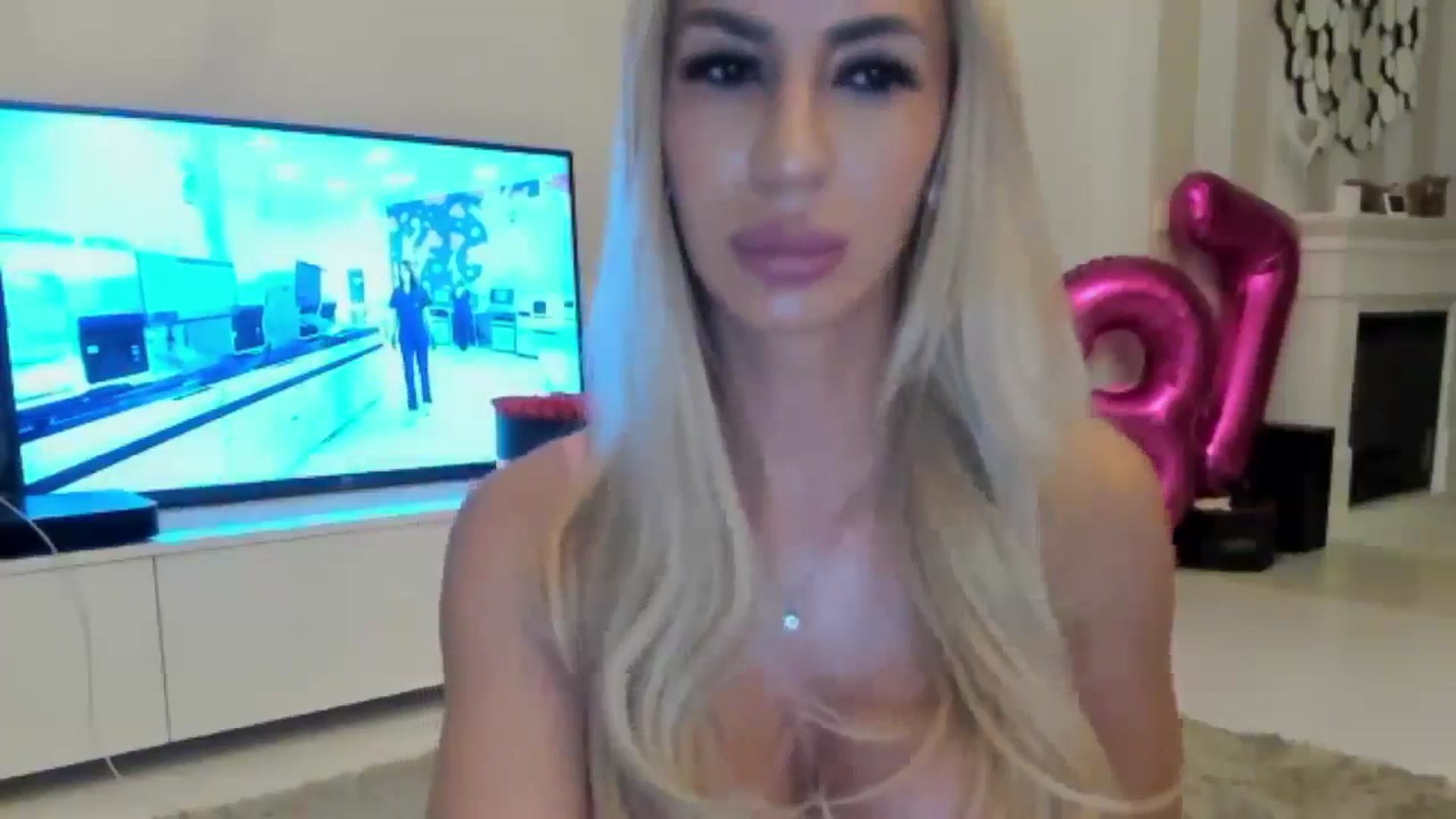 Gallery image thumbnail from Missy_alena's myfreecams stream on, 08/21/2024, 20:34 image 15 of 20