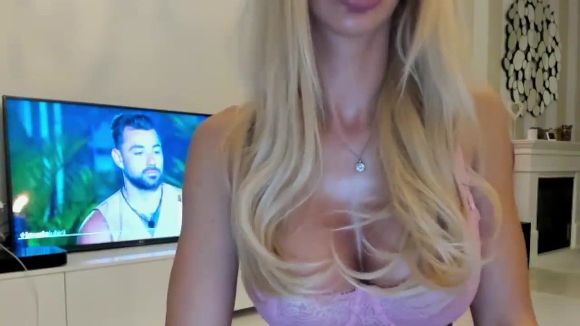 Gallery image thumbnail from Missy_alena's myfreecams stream on, 08/21/2024, 20:34 image 8 of 20