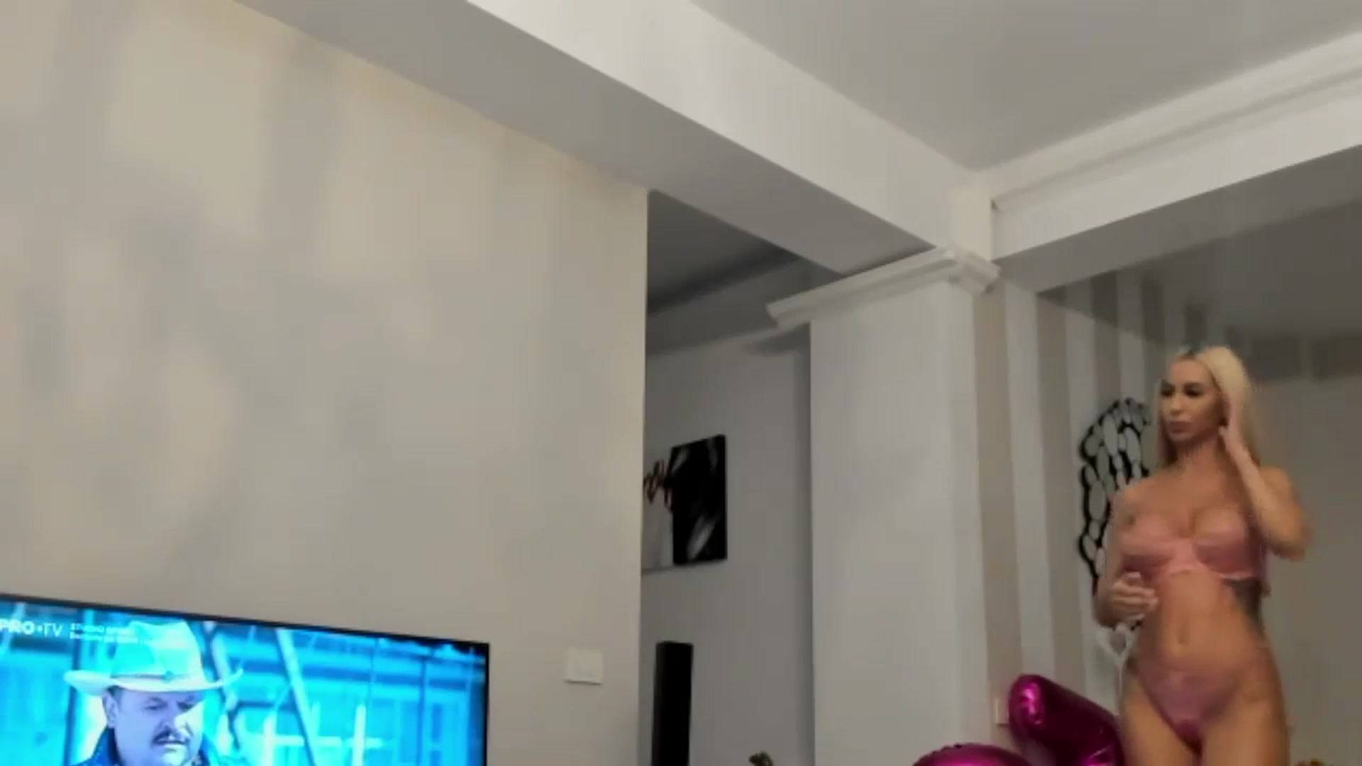Gallery image thumbnail from Missy_alena's myfreecams stream on, 08/21/2024, 23:50 image 19 of 20