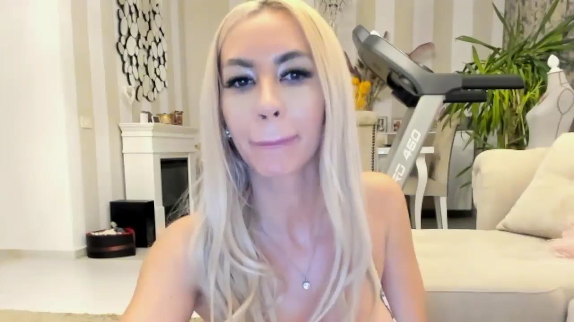 Gallery image thumbnail from Missy_alena's myfreecams stream on, 09/30/2024, 01:15 image 14 of 20