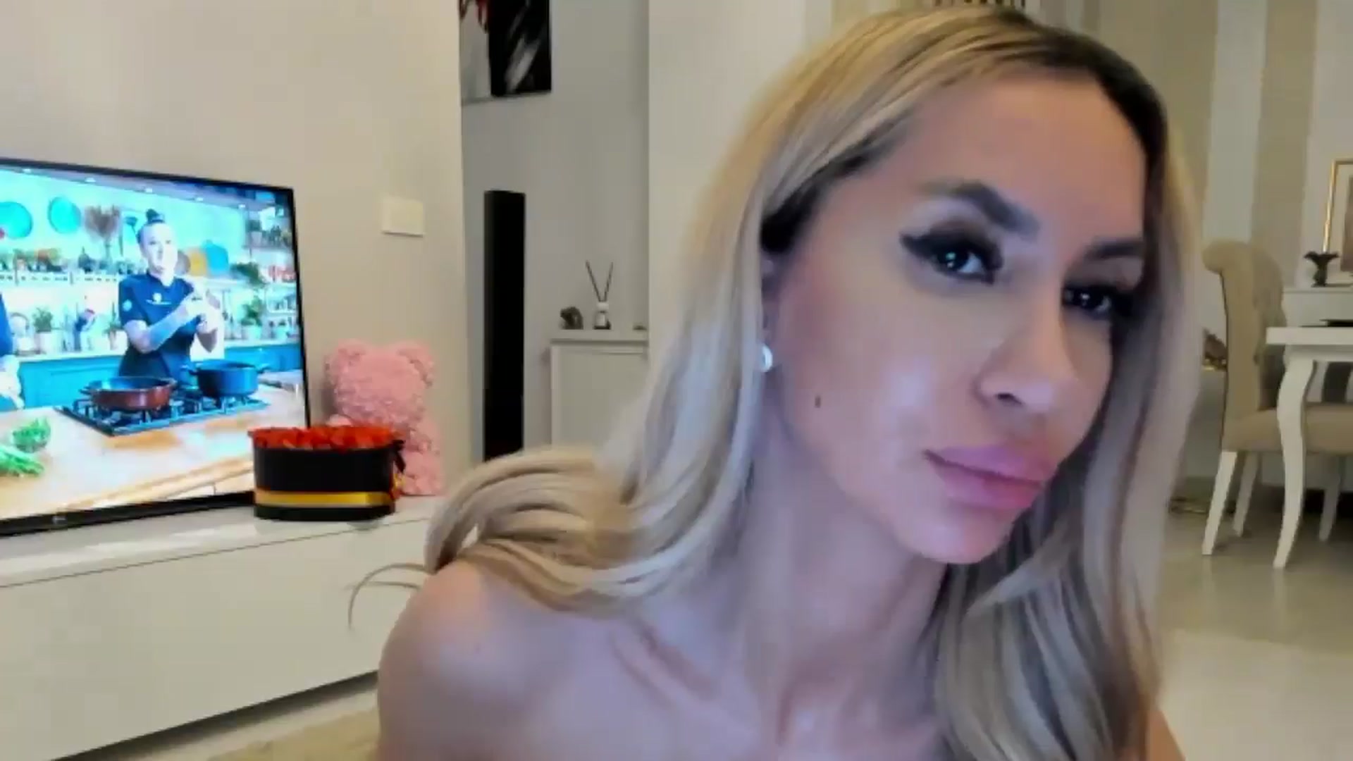 Gallery image thumbnail from Missy_alena's myfreecams stream on, 11/20/2024, 02:33 image 18 of 20