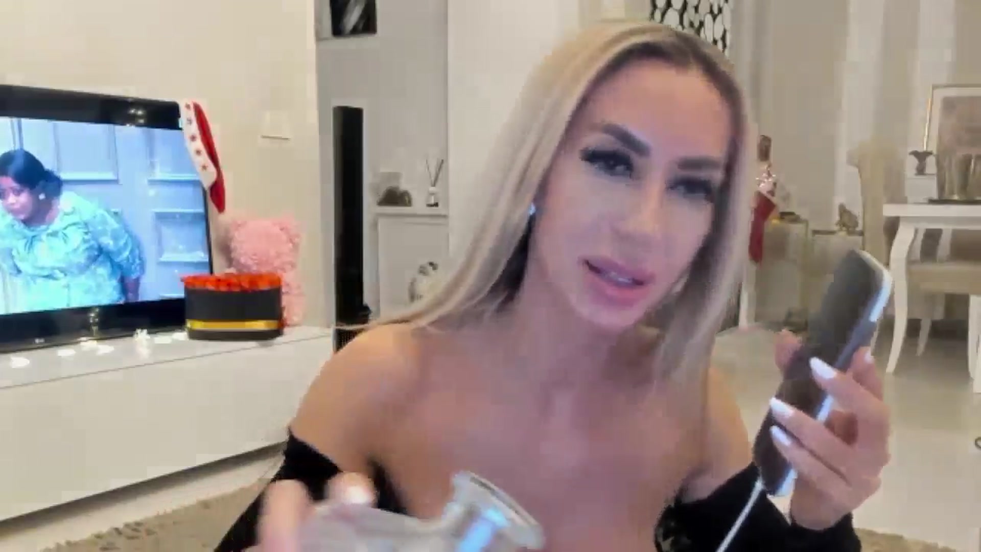 Gallery image thumbnail from Missy_alena's myfreecams stream on, 12/27/2024, 01:56 image 13 of 20