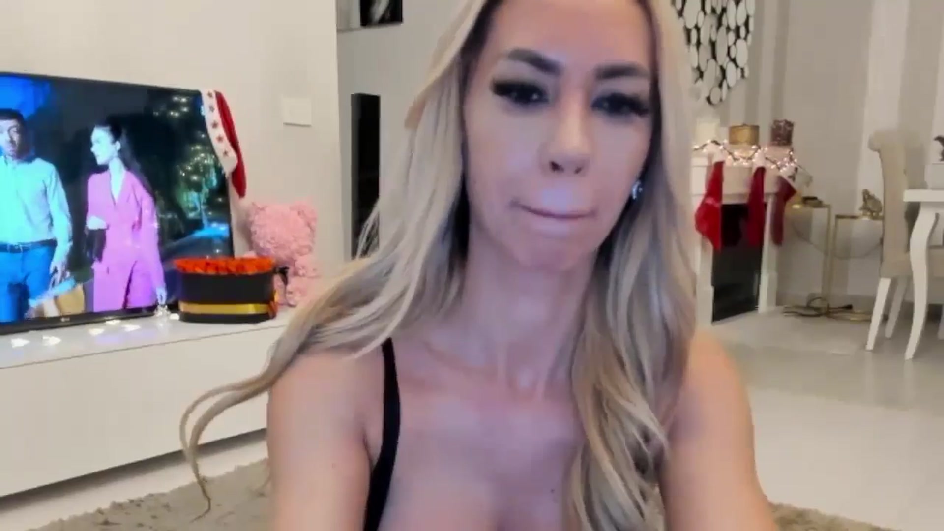 Gallery image thumbnail from Missy_alena's myfreecams stream on, 01/02/2025, 01:30 image 17 of 20