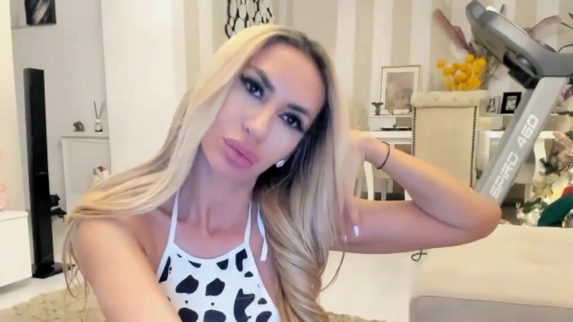 Gallery image thumbnail from Missy_alena's myfreecams stream on, 01/07/2025, 03:38 image 13 of 20