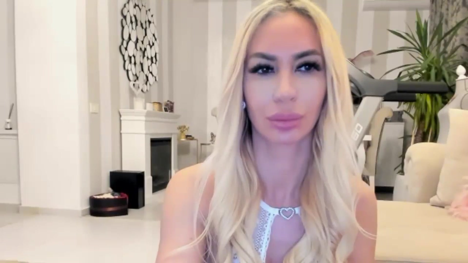 Gallery image thumbnail from Missy_alena's myfreecams stream on, 02/03/2025, 03:07 image 18 of 20