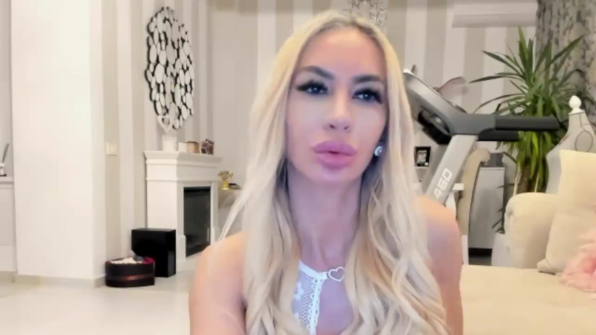 Gallery image thumbnail from Missy_alena's myfreecams stream on, 02/03/2025, 03:07 image 10 of 20