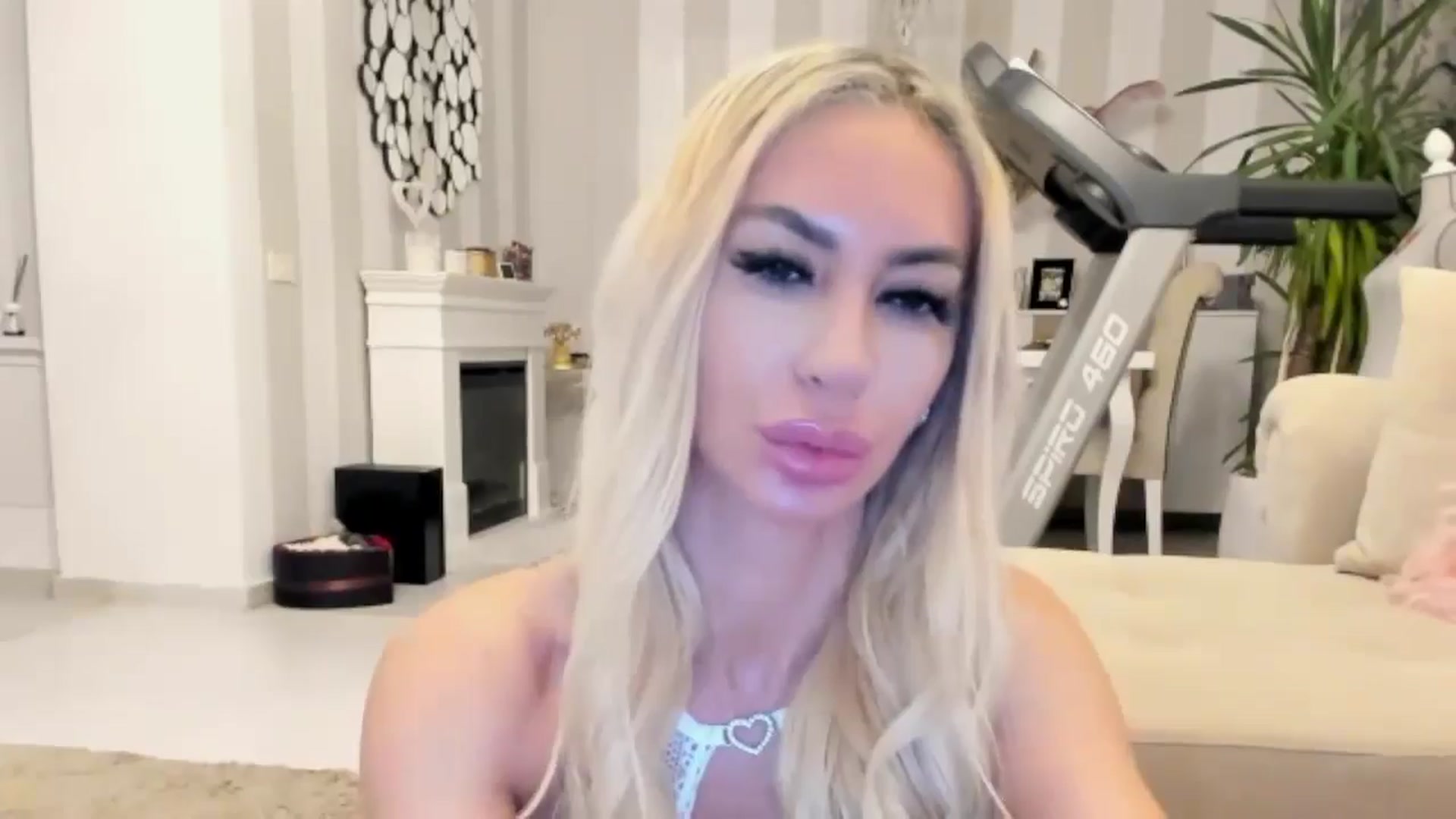 Gallery image thumbnail from Missy_alena's myfreecams stream on, 02/03/2025, 03:07 image 11 of 20