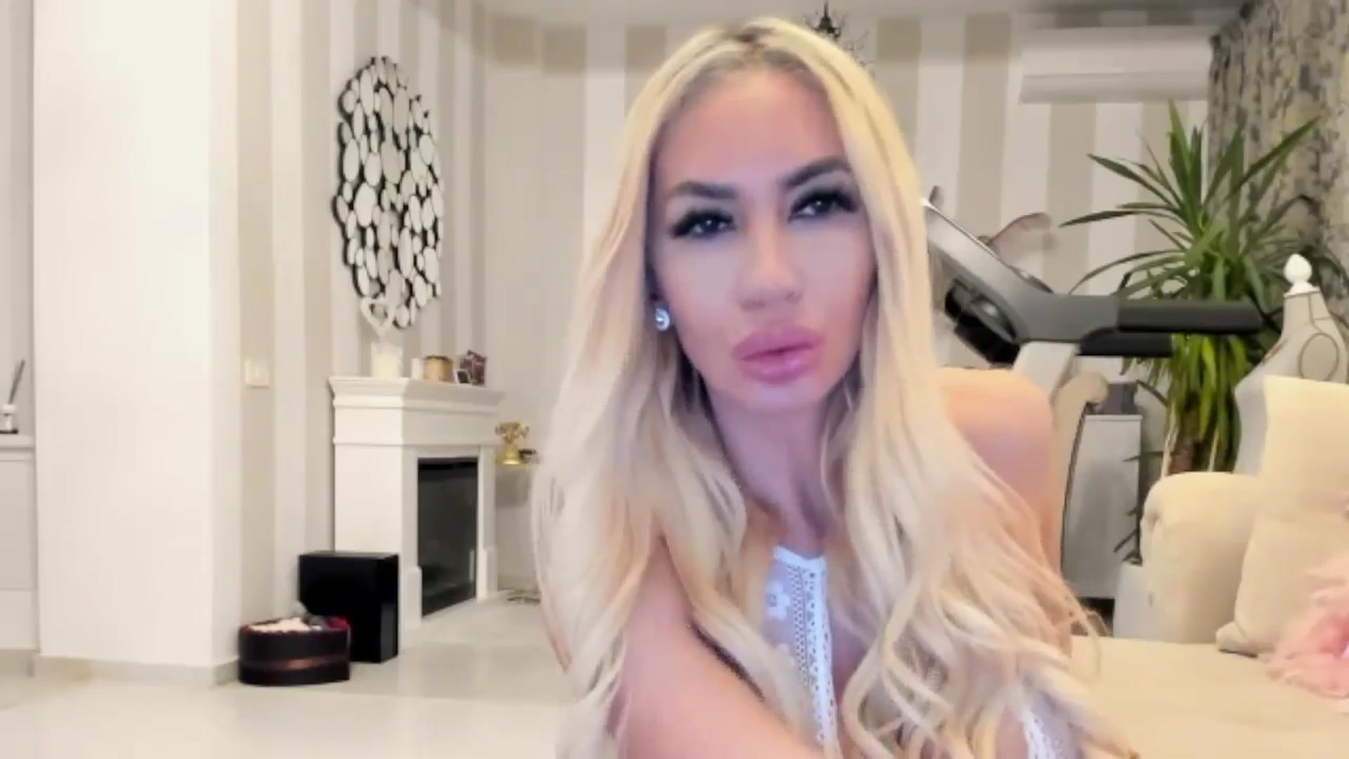 Gallery image thumbnail from Missy_alena's myfreecams stream on, 02/03/2025, 03:07 image 7 of 20