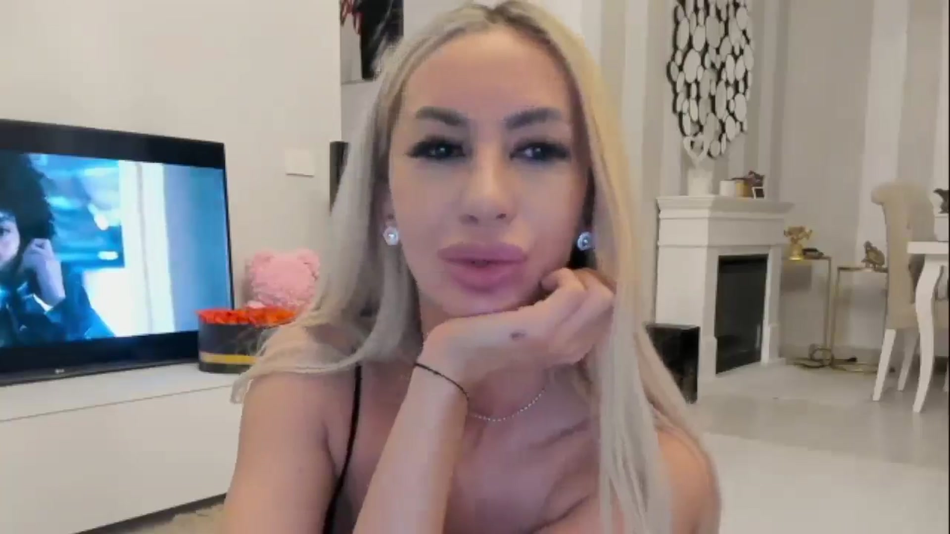 Gallery image thumbnail from Missy_alena's myfreecams stream on, 02/18/2025, 24:01 image 4 of 20