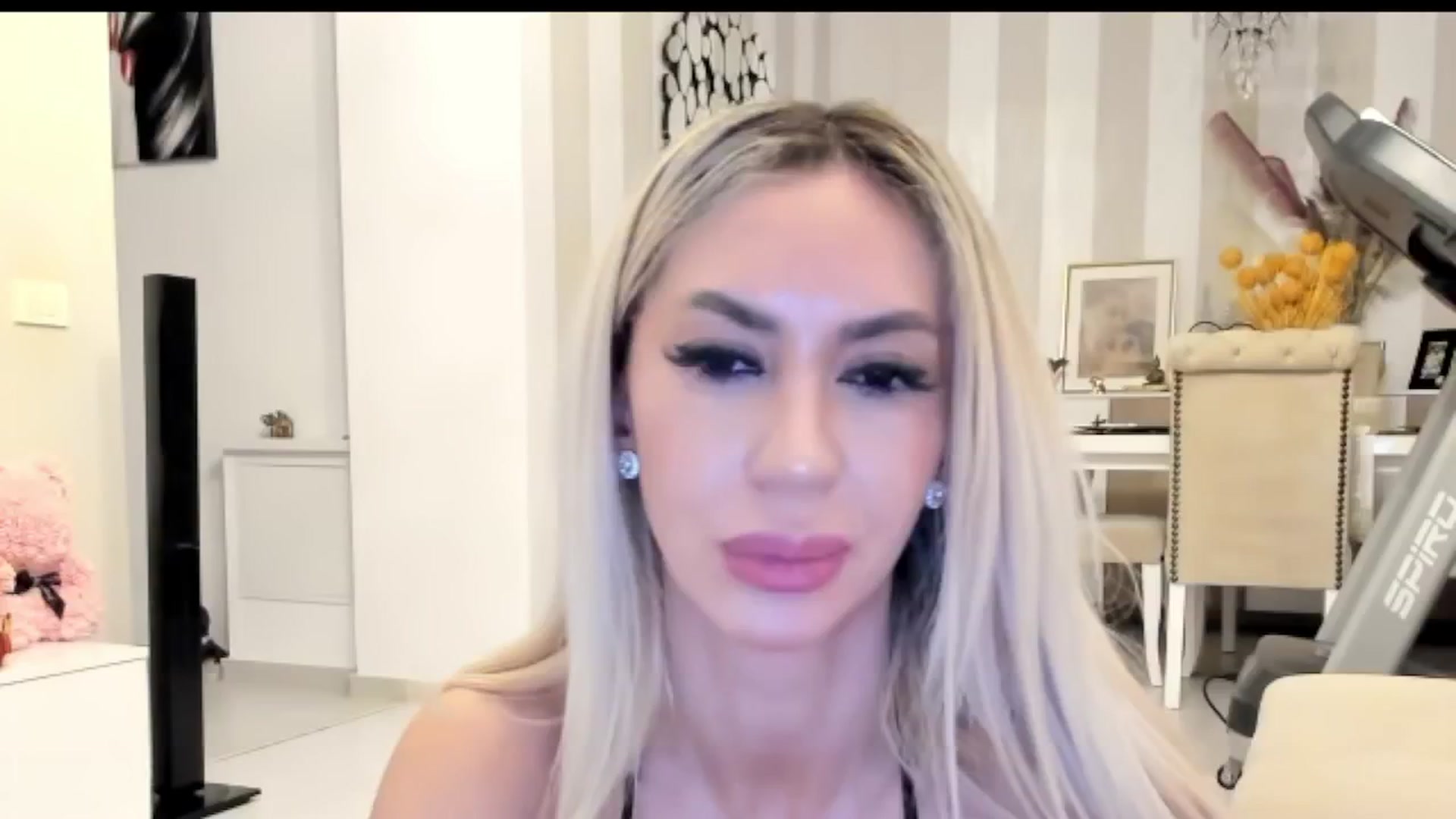Gallery image thumbnail from Missy_alena's myfreecams stream on, 04/15/2025, 24:33 image 11 of 20