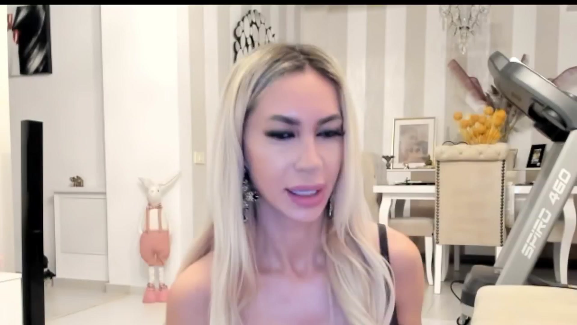 Gallery image thumbnail from Missy_alena's myfreecams stream on, 04/19/2025, 22:29 image 12 of 20