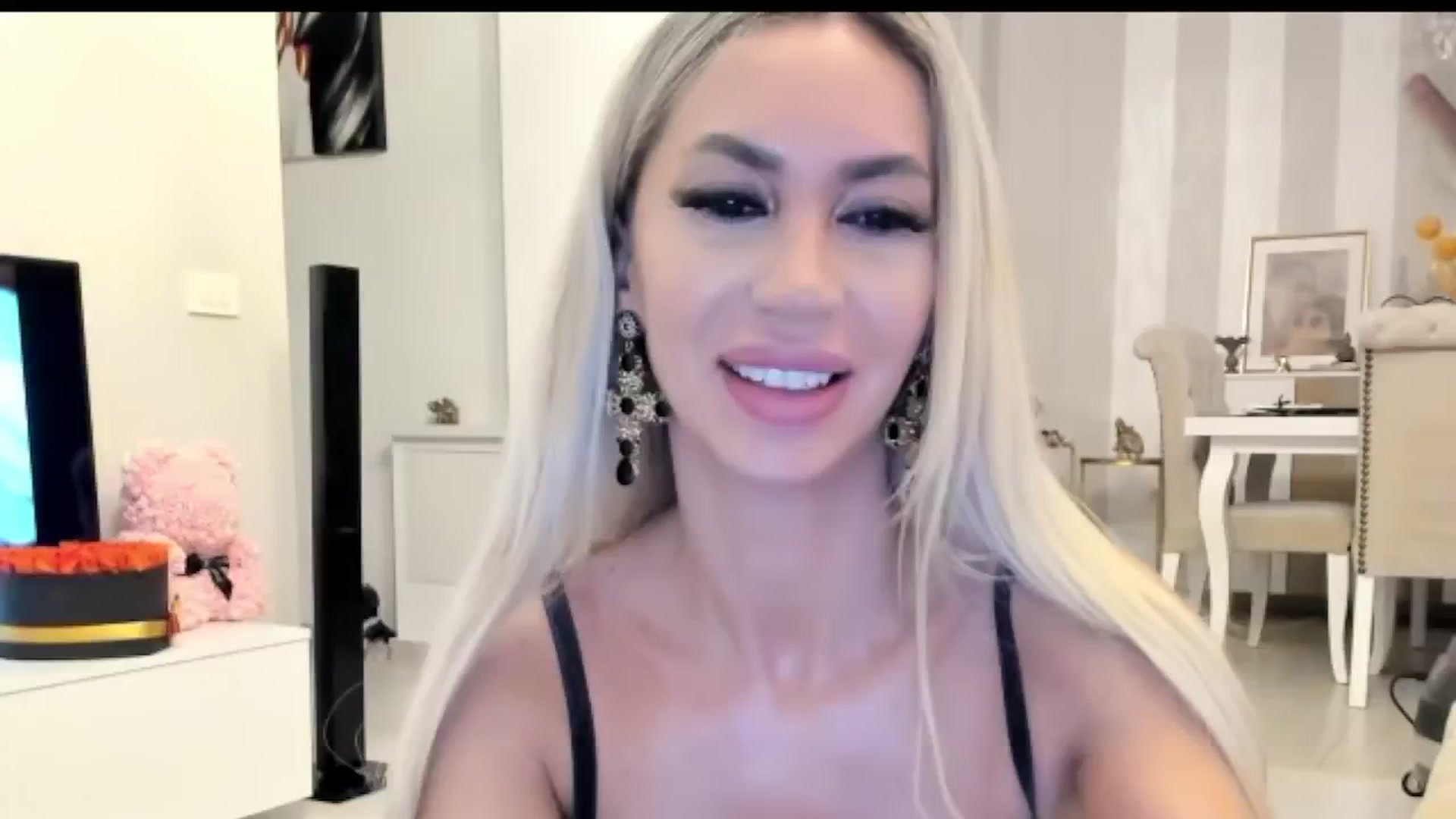Gallery image thumbnail from Missy_alena's myfreecams stream on, 04/19/2025, 22:29 image 3 of 20