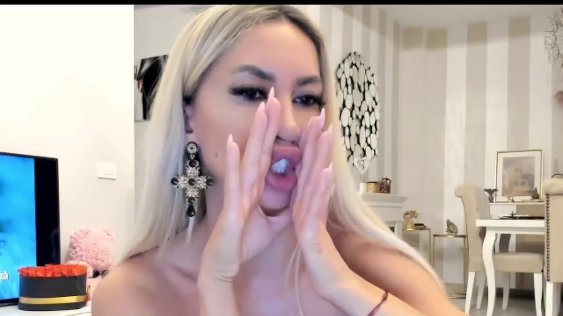 Gallery image thumbnail from Missy_alena's myfreecams stream on, 04/20/2025, 24:13 image 10 of 20