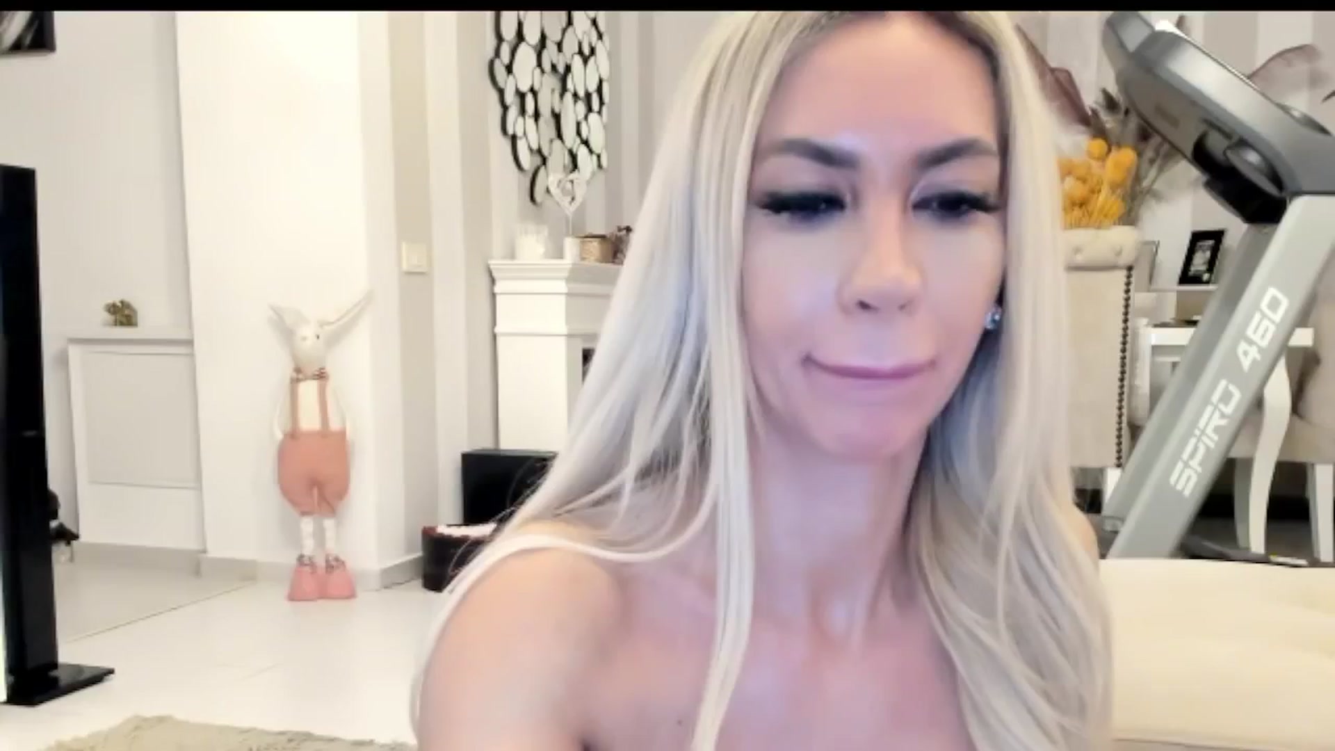 Gallery image thumbnail from Missy_alena's myfreecams stream on, 04/20/2025, 02:18 image 9 of 20