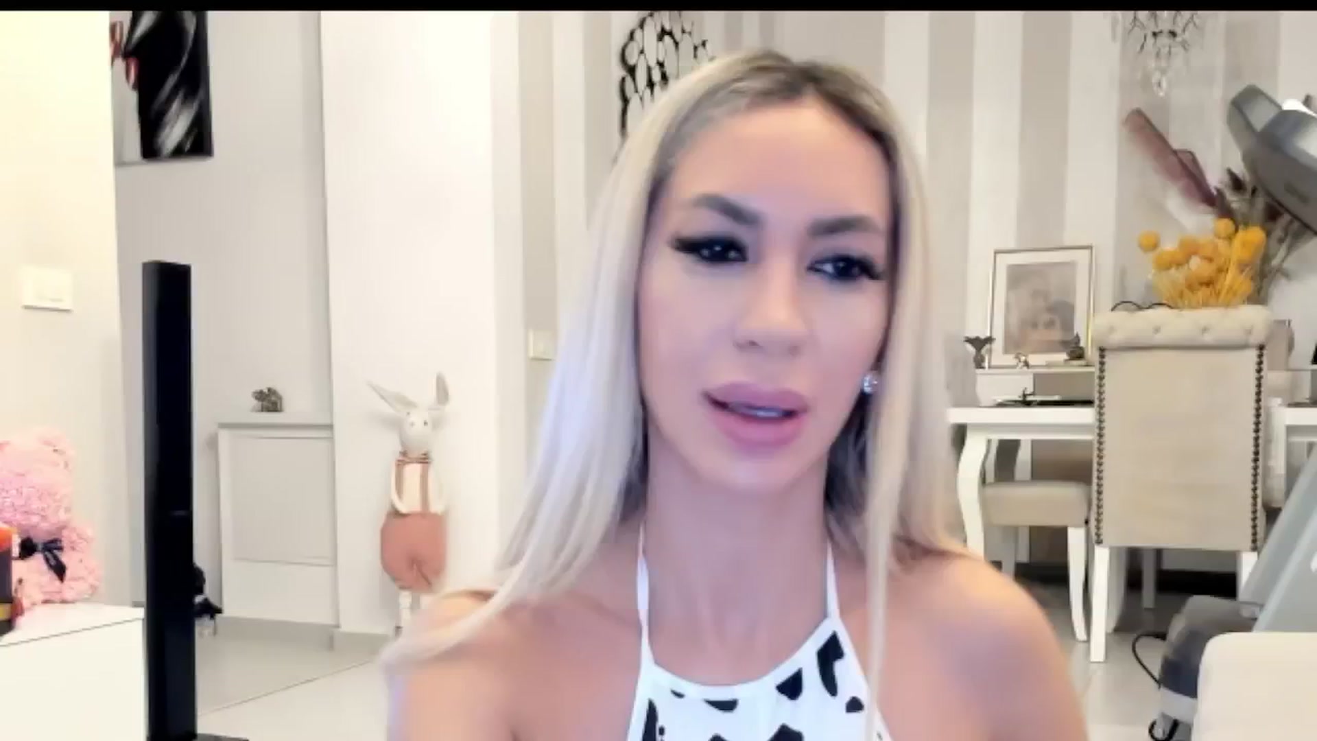 Gallery image thumbnail from Missy_alena's myfreecams stream on, 04/20/2025, 23:34 image 6 of 20
