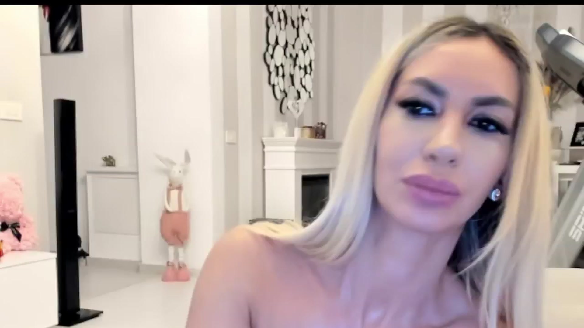 Gallery image thumbnail from Missy_alena's myfreecams stream on, 04/21/2025, 22:32 image 19 of 20