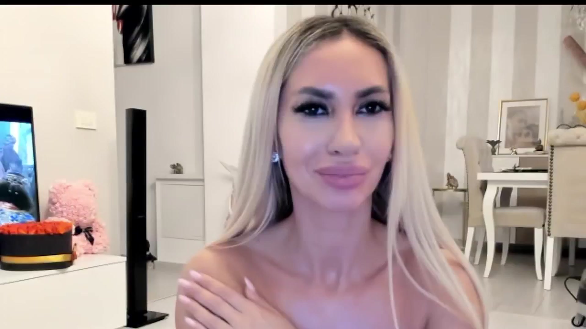 Gallery image thumbnail from Missy_alena's myfreecams stream on, 04/21/2025, 23:21 image 4 of 20