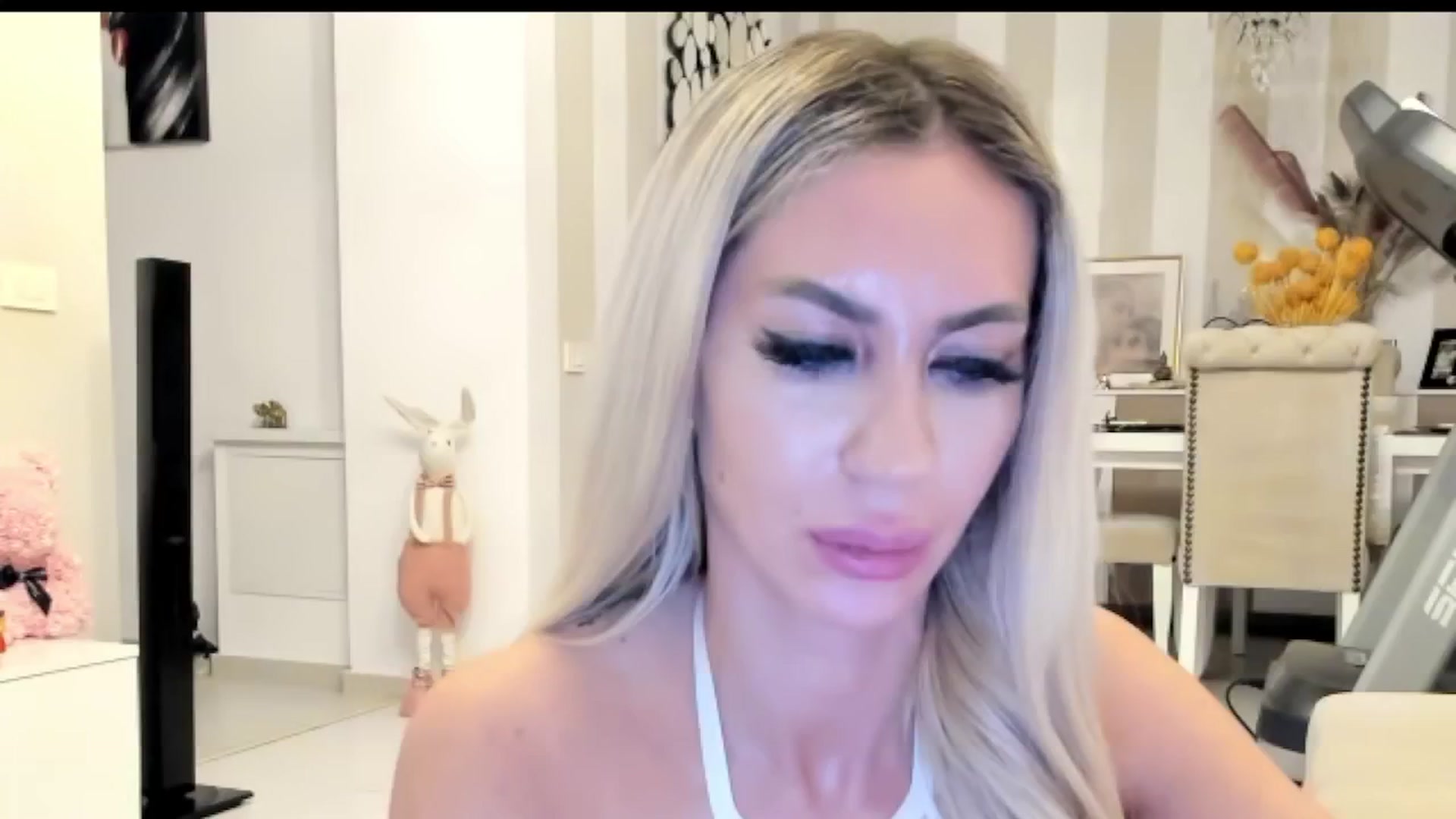 Gallery image thumbnail from Missy_alena's myfreecams stream on, 04/22/2025, 01:29 image 7 of 20