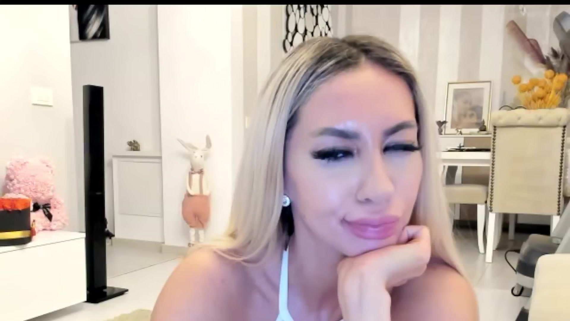 Gallery image thumbnail from Missy_alena's myfreecams stream on, 04/22/2025, 01:29 image 11 of 20