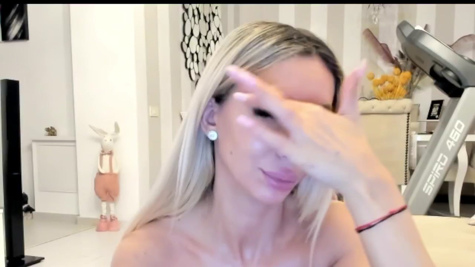 Gallery image thumbnail from Missy_alena's myfreecams stream on, 04/23/2025, 01:07 image 13 of 20