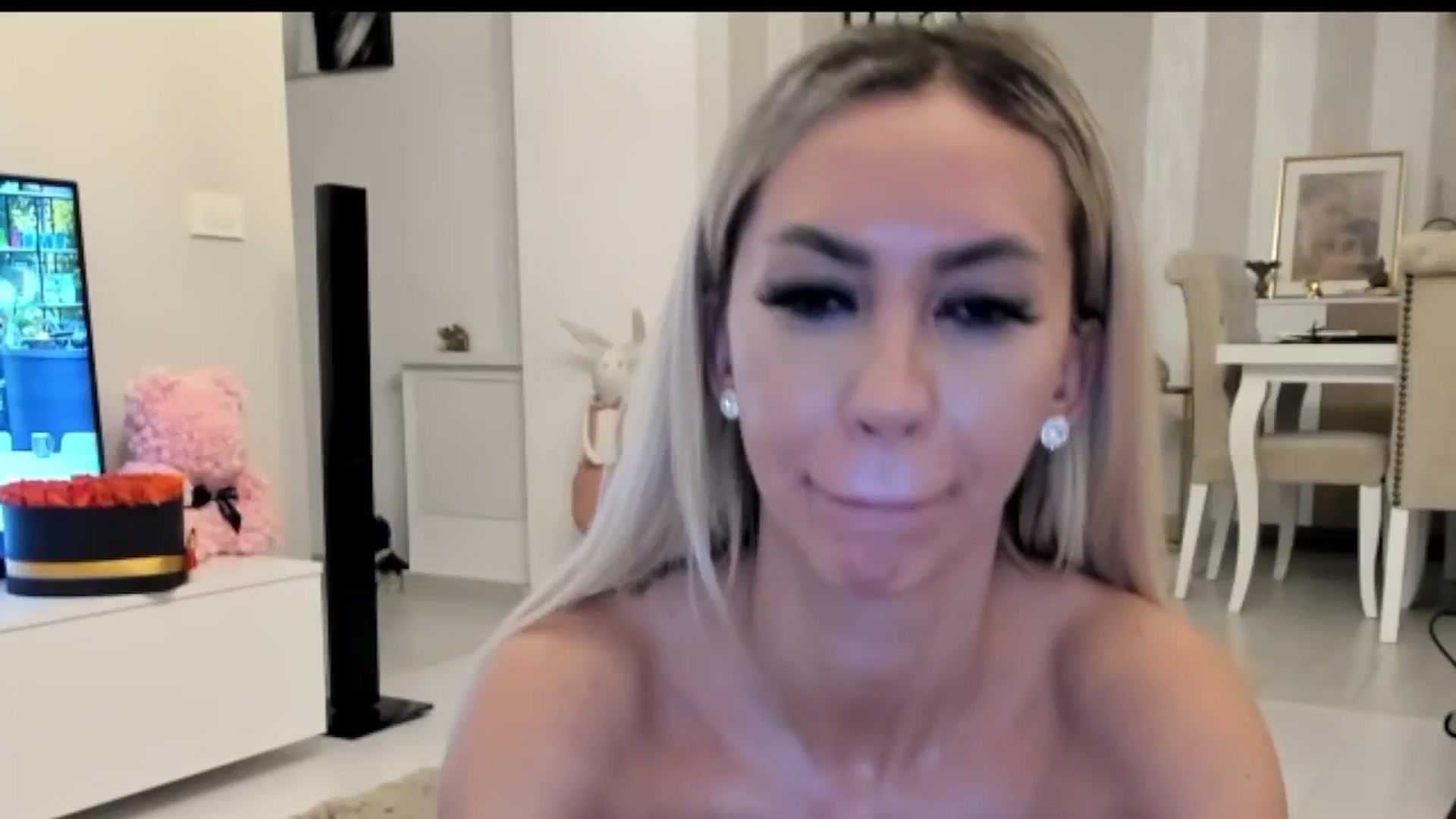 Gallery image thumbnail from Missy_alena's myfreecams stream on, 04/23/2025, 01:07 image 19 of 20