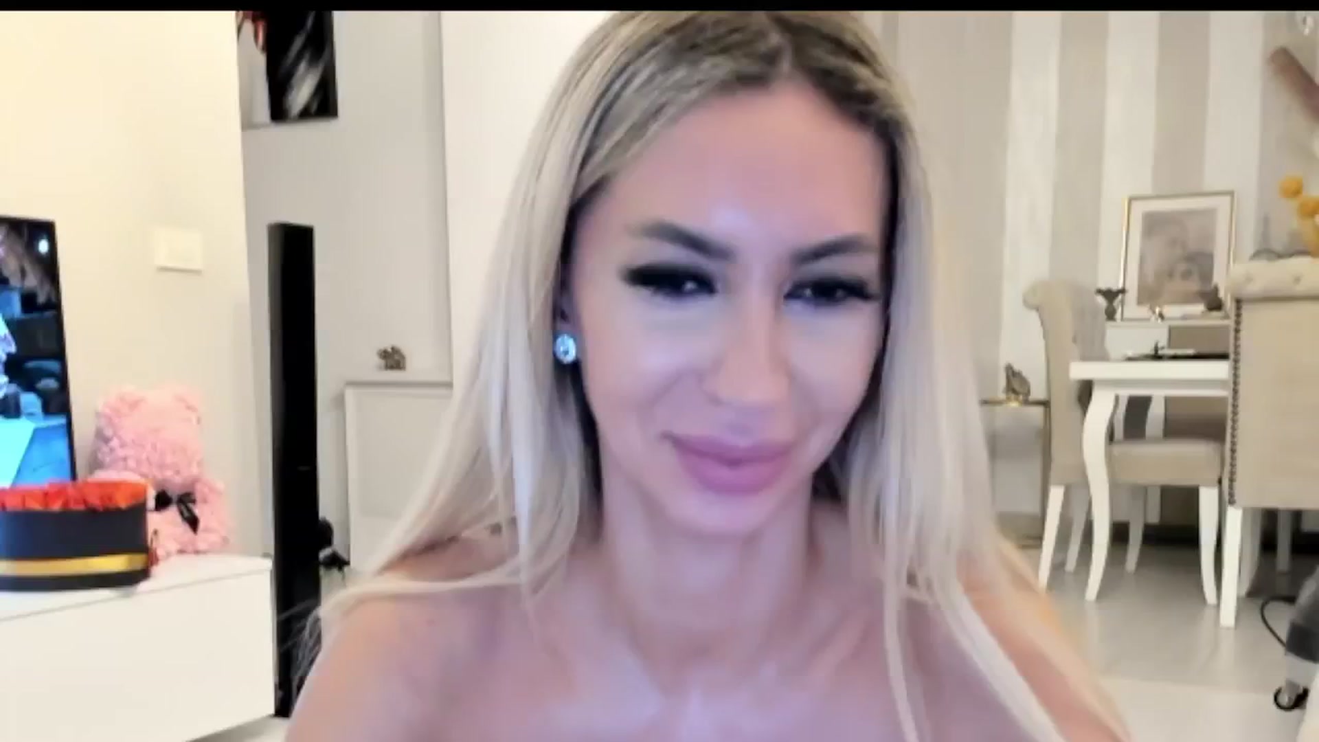 Gallery image thumbnail from Missy_alena's myfreecams stream on, 04/23/2025, 01:07 image 5 of 20