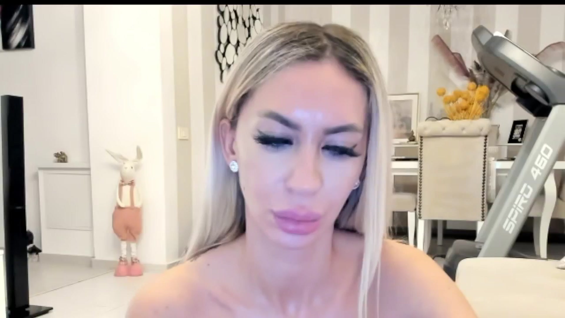 Gallery image thumbnail from Missy_alena's myfreecams stream on, 04/23/2025, 01:07 image 11 of 20