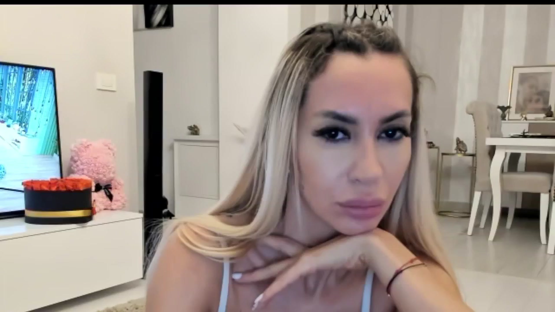 Gallery image thumbnail from Missy_alena's myfreecams stream on, 04/29/2025, 01:55 image 7 of 20