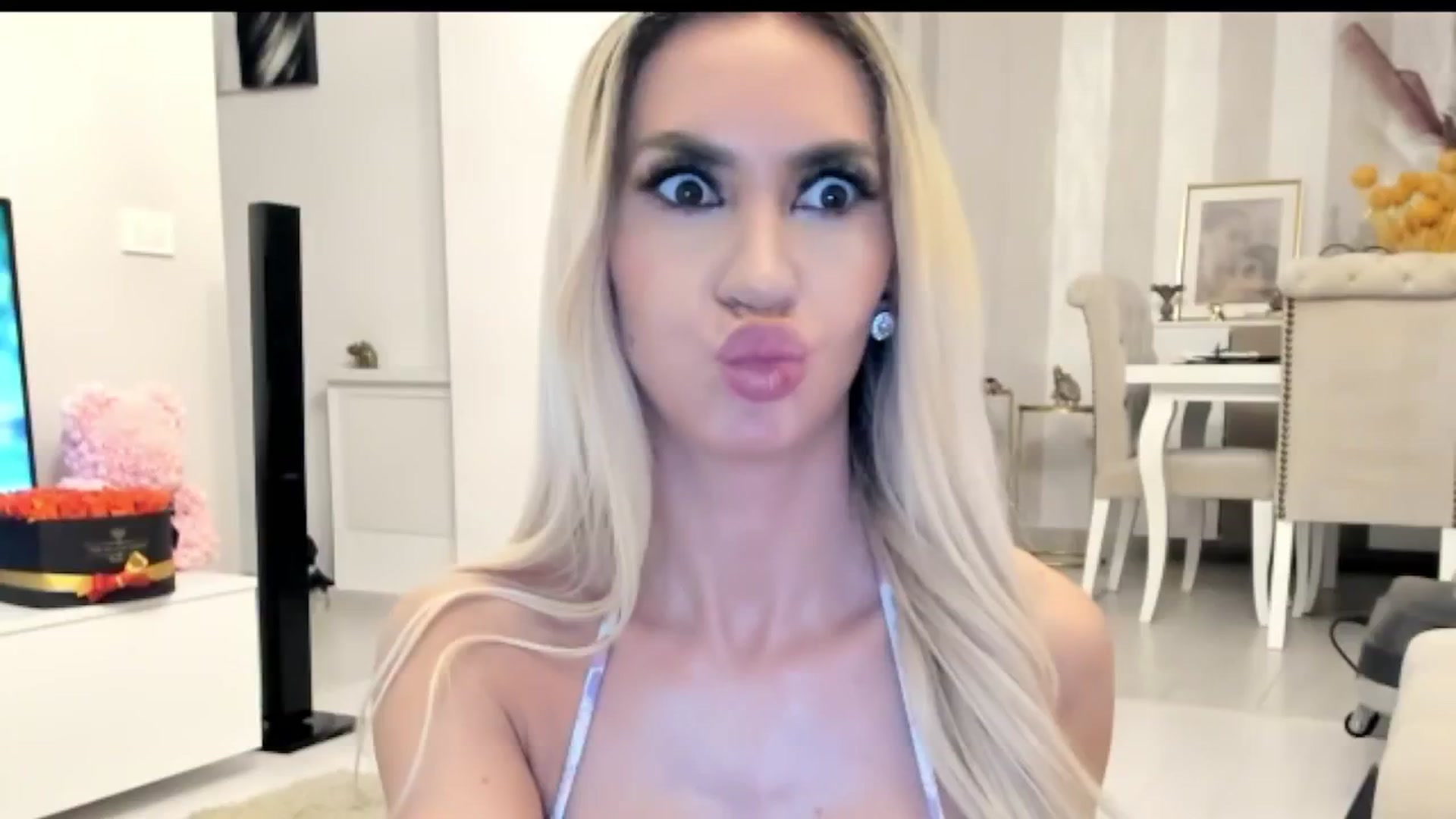 Gallery image thumbnail from Missy_alena's myfreecams stream on, 05/26/2025, 24:04 image 6 of 20
