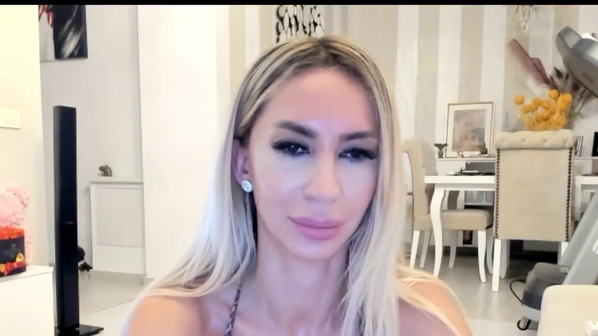 Gallery image thumbnail from Missy_alena's myfreecams stream on, 06/26/2025, 01:49 image 7 of 20