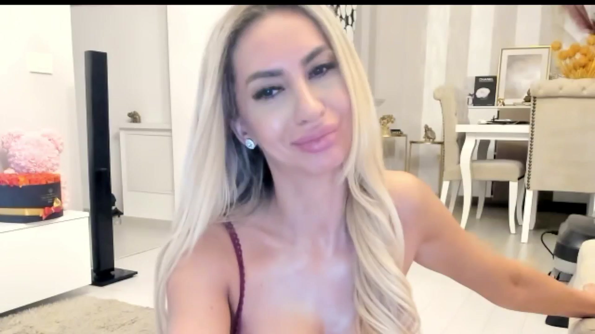Gallery image thumbnail from Missy_alena's myfreecams stream on, 07/05/2025, 24:35 image 18 of 20