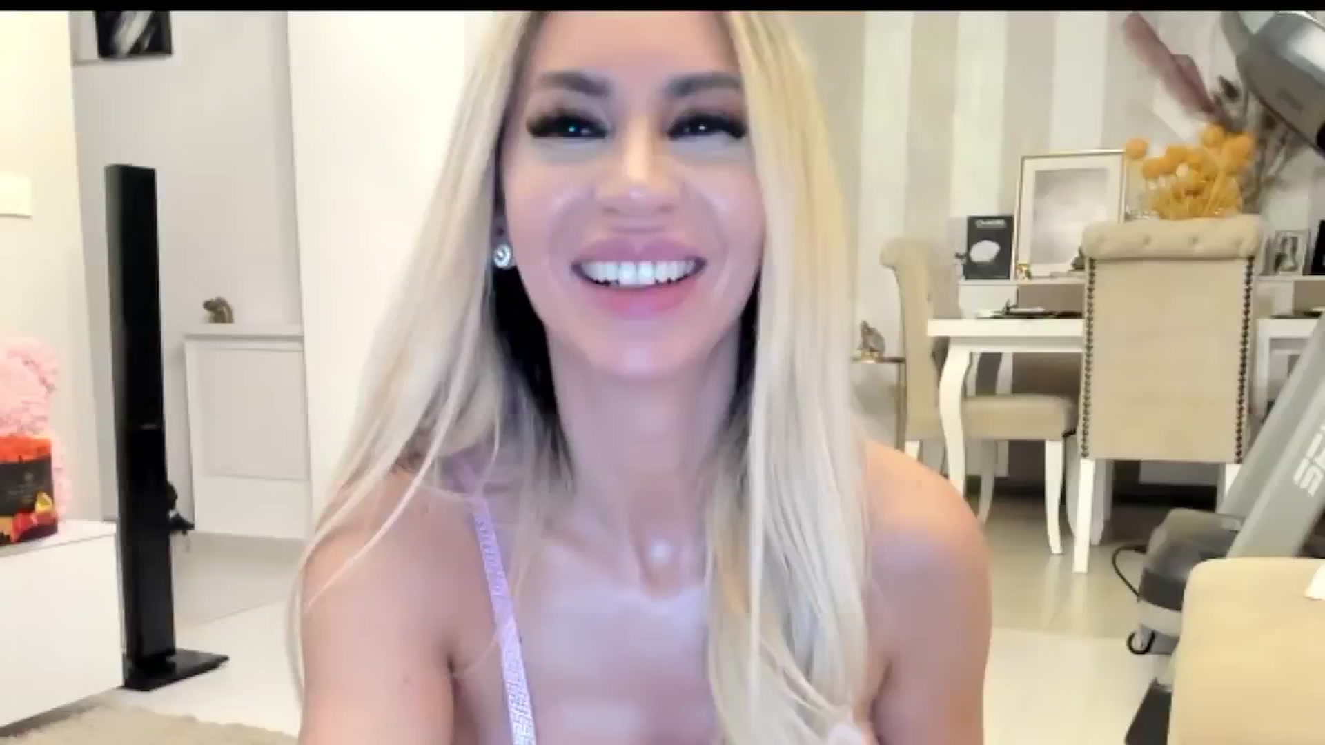 Gallery image thumbnail from Missy_alena's myfreecams stream on, 07/22/2025, 24:32 image 10 of 20