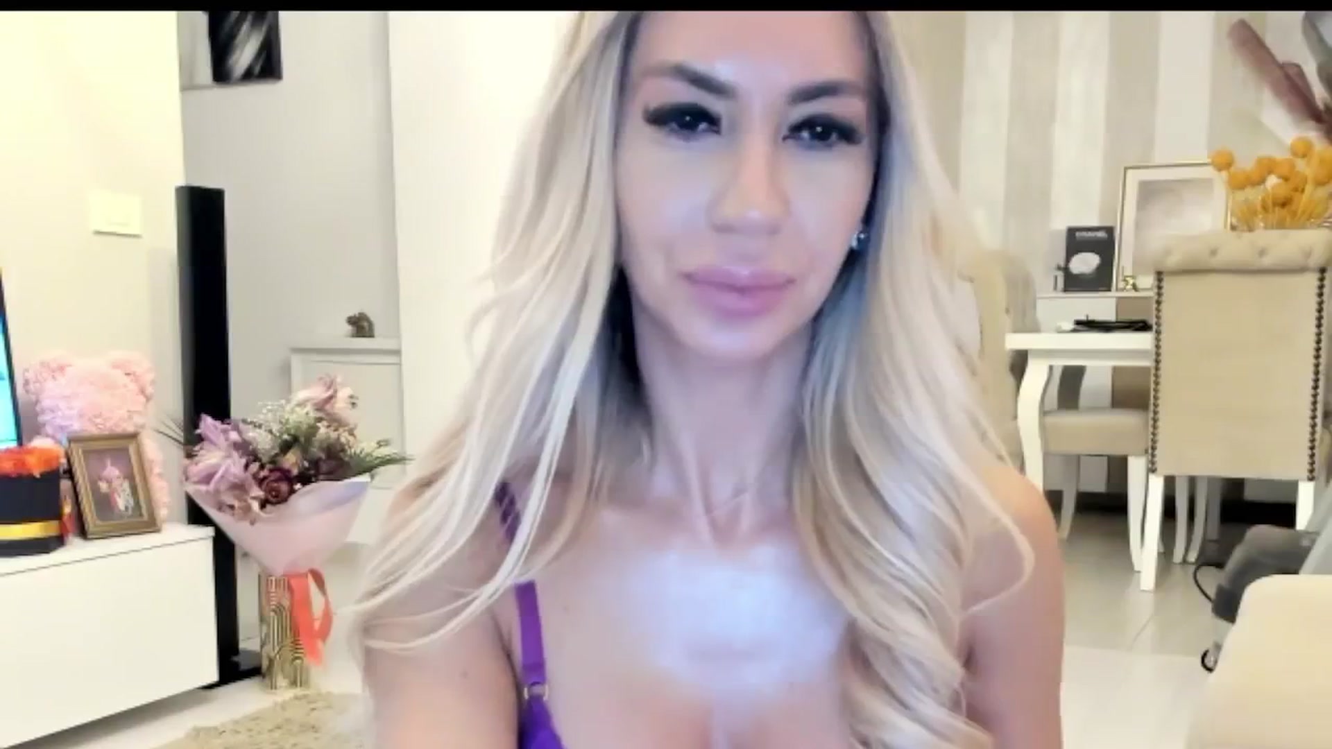Gallery image thumbnail from Missy_alena's myfreecams stream on, 08/14/2025, 21:11 image 6 of 20