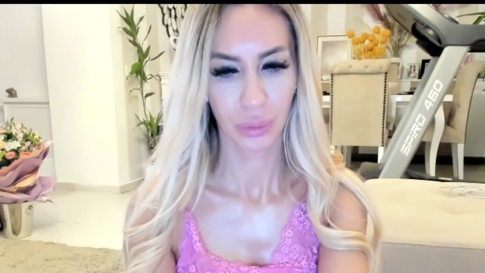 Gallery image thumbnail from Missy_alena's myfreecams stream on, 08/22/2025, 24:01 image 10 of 20