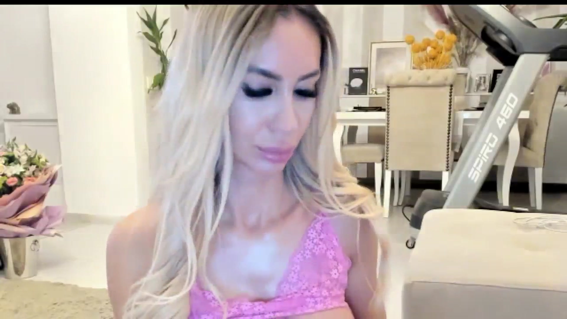 Gallery image thumbnail from Missy_alena's myfreecams stream on, 08/22/2025, 24:01 image 9 of 20
