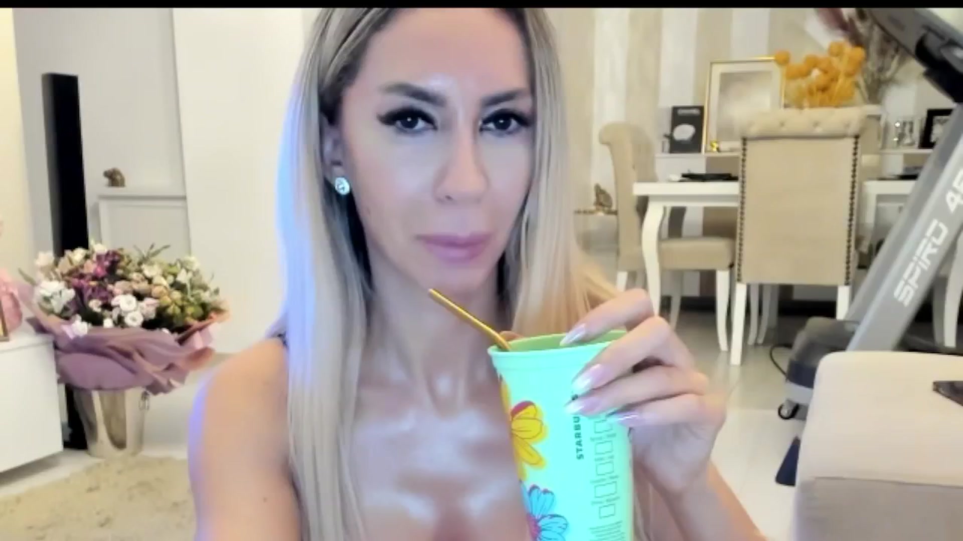 Gallery image thumbnail from Missy_alena's myfreecams stream on, 08/28/2025, 23:42 image 5 of 20