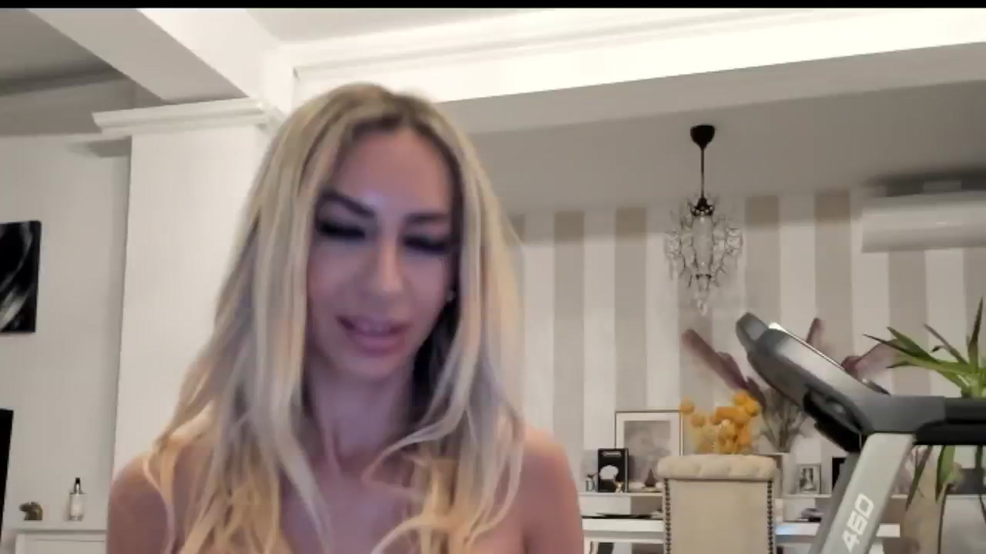 Gallery image thumbnail from Missy_alena's myfreecams stream on, 09/28/2025, 21:32 image 11 of 20