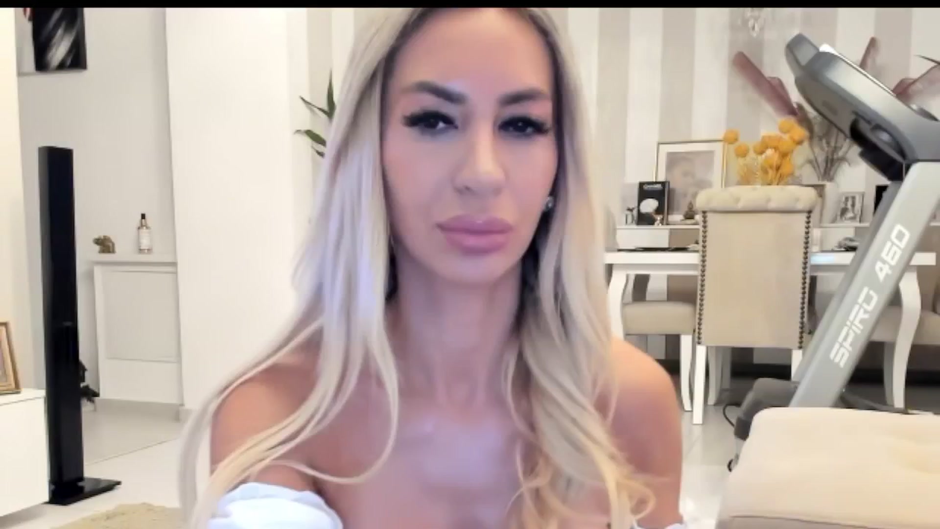 Gallery image thumbnail from Missy_alena's myfreecams stream on, 09/28/2025, 21:32 image 6 of 20