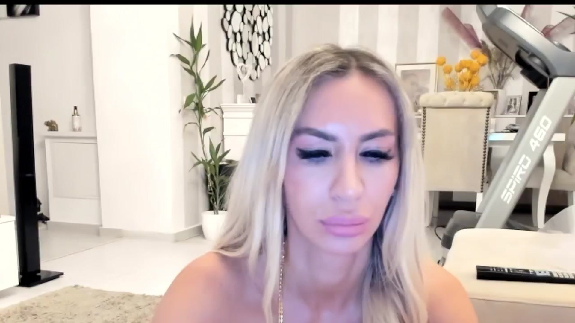 Gallery image thumbnail from Missy_alena's myfreecams stream on, 09/29/2025, 01:08 image 6 of 20