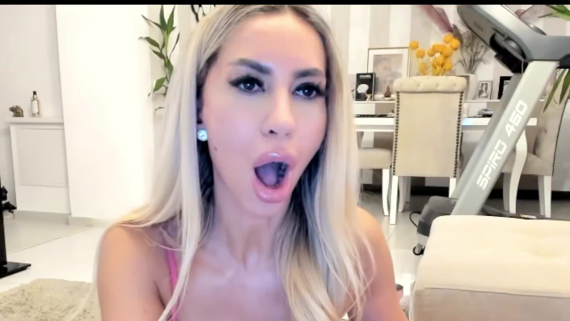 Gallery image thumbnail from Missy_alena's myfreecams stream on, 10/04/2025, 23:49 image 12 of 20