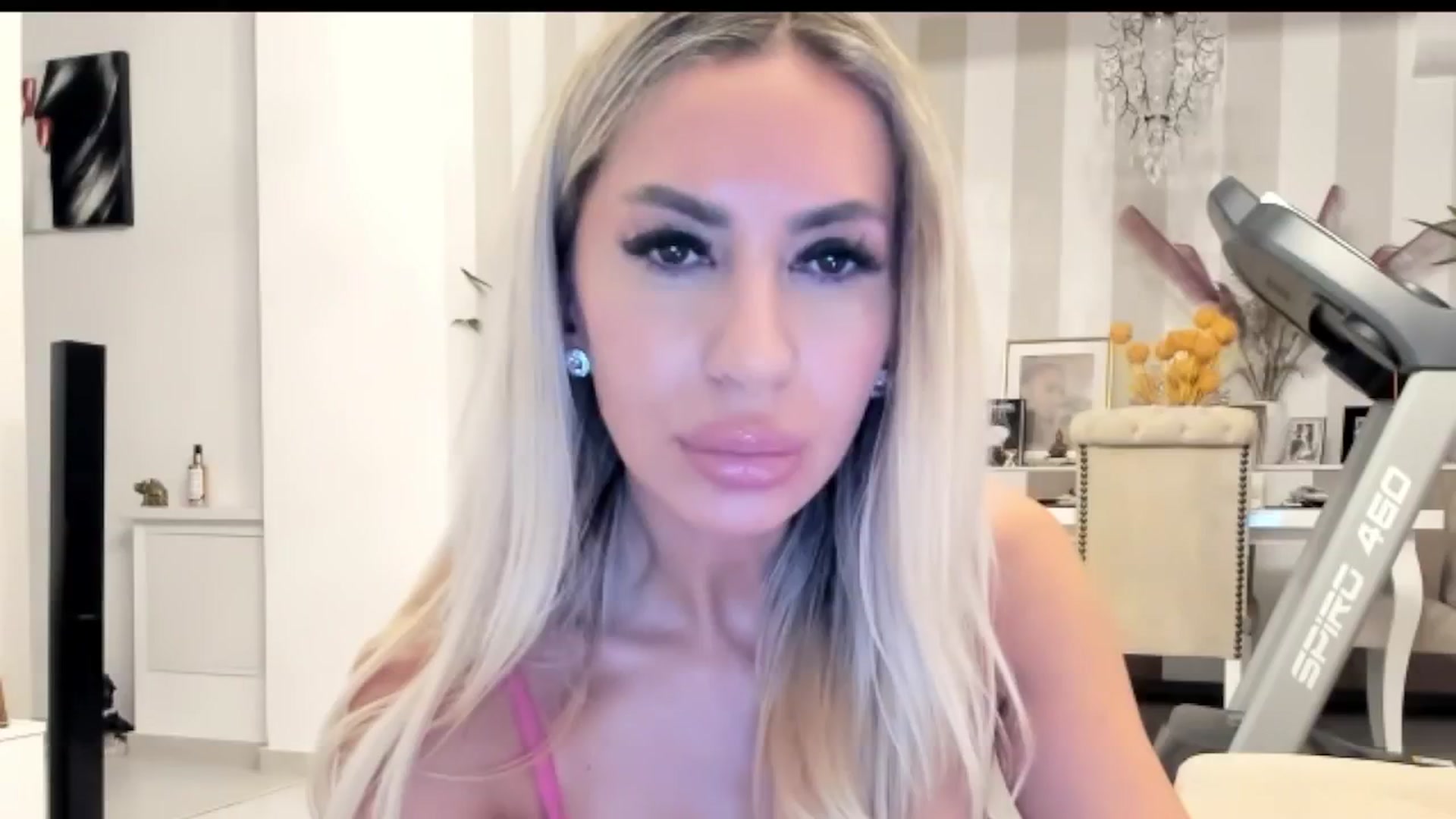 Gallery image thumbnail from Missy_alena's myfreecams stream on, 10/04/2025, 23:49 image 11 of 20