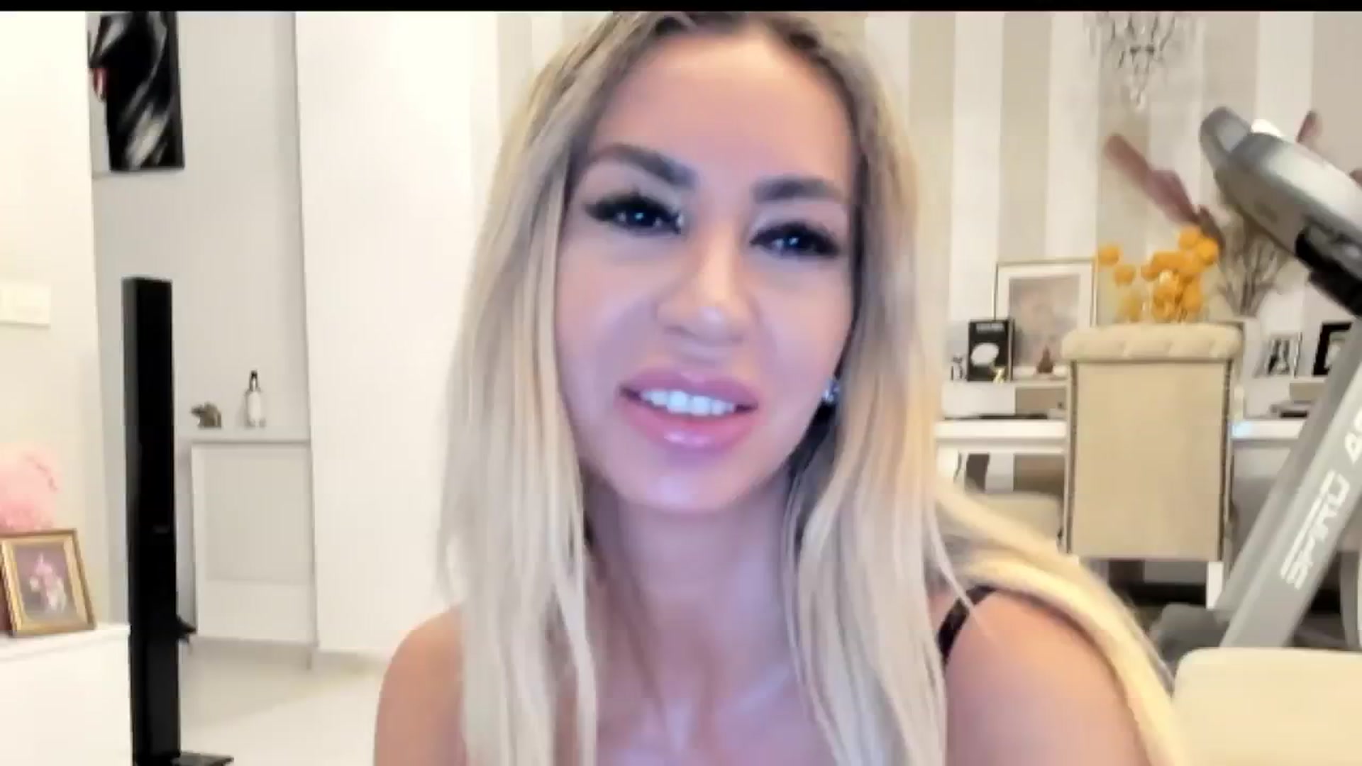 Gallery image thumbnail from Missy_alena's myfreecams stream on, 10/08/2025, 21:36 image 8 of 20