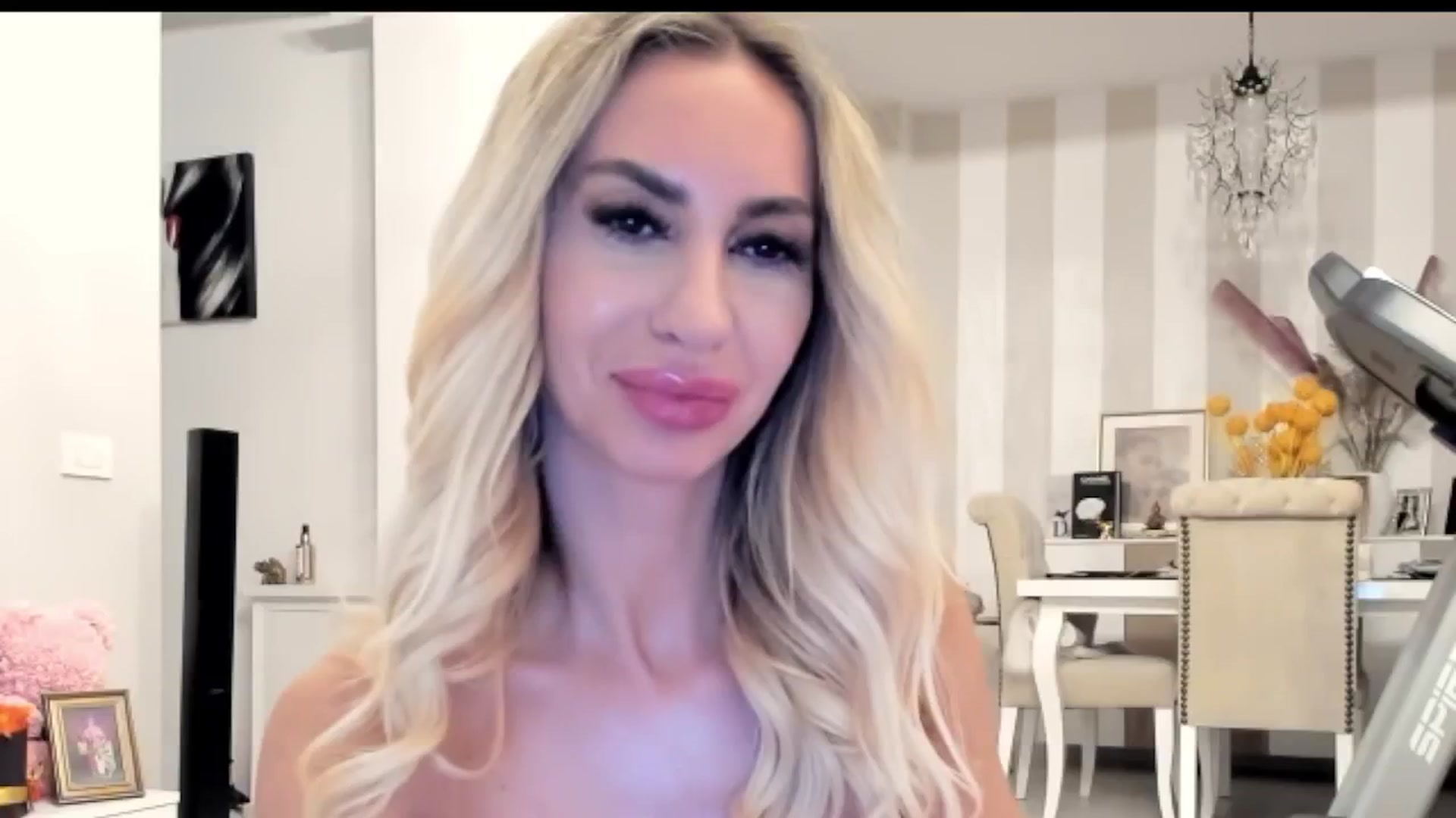 Gallery image thumbnail from Missy_alena's myfreecams stream on, 10/15/2025, 24:04 image 5 of 20