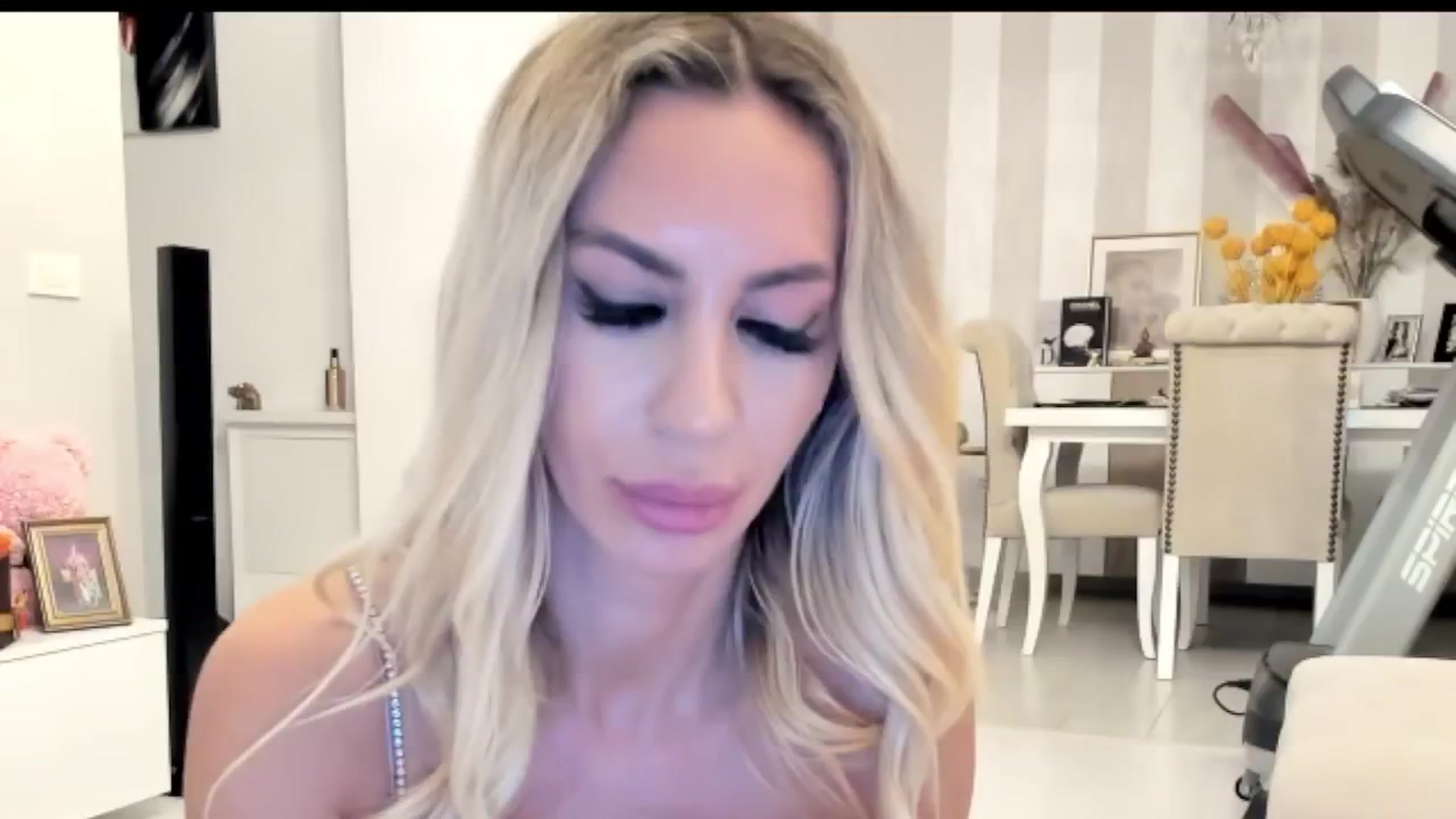 Gallery image thumbnail from Missy_alena's myfreecams stream on, 10/16/2025, 24:46 image 13 of 20