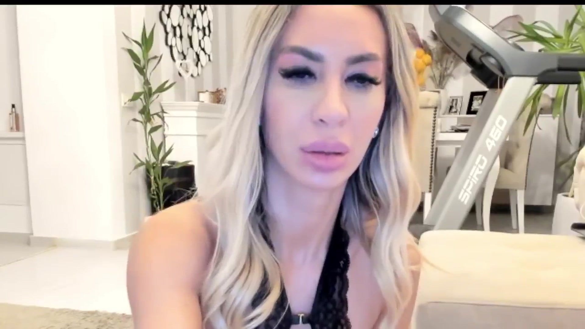Gallery image thumbnail from Missy_alena's myfreecams stream on, 10/18/2025, 23:03 image 17 of 20