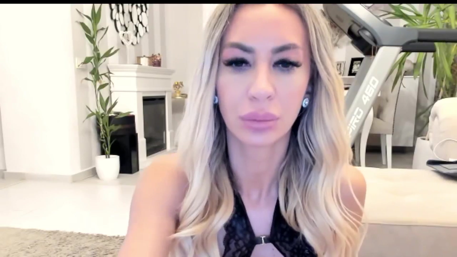 Gallery image thumbnail from Missy_alena's myfreecams stream on, 10/18/2025, 23:03 image 10 of 20