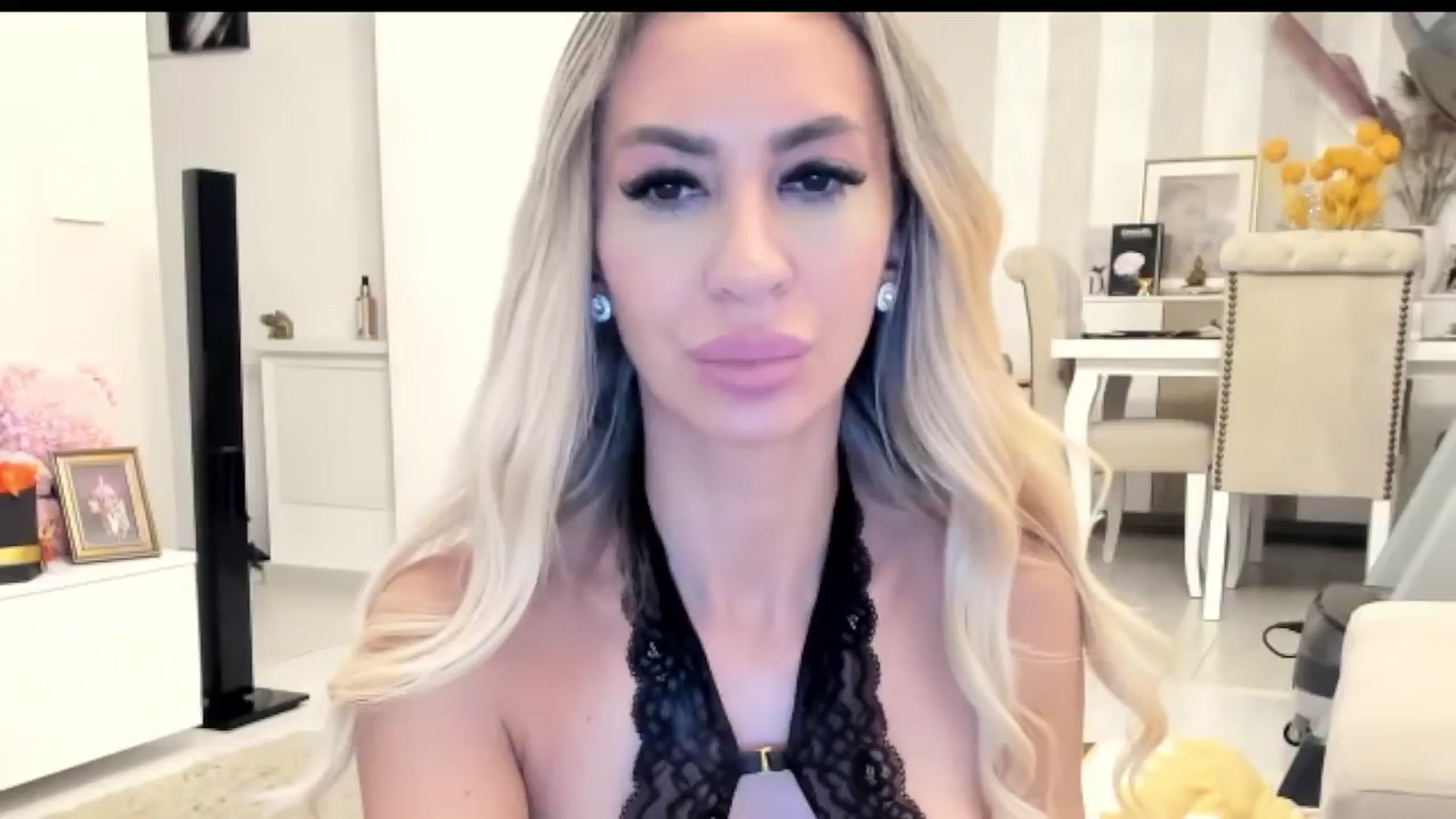 Gallery image thumbnail from Missy_alena's myfreecams stream on, 10/19/2025, 24:44 image 2 of 20